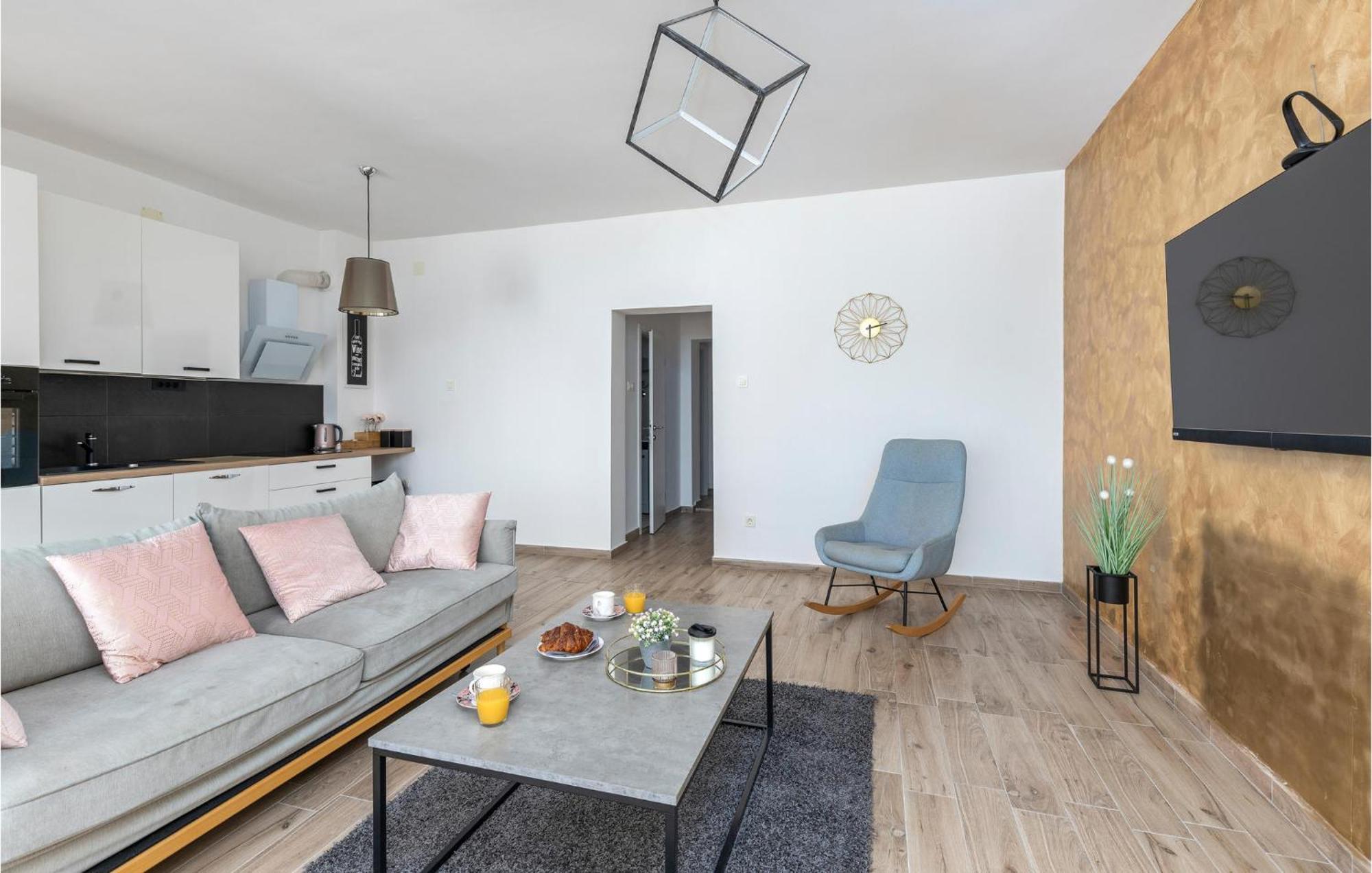 Amazing Apartment In Rijeka With Wifi Dış mekan fotoğraf